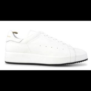 Woman’s white officine creative
ACE/001
